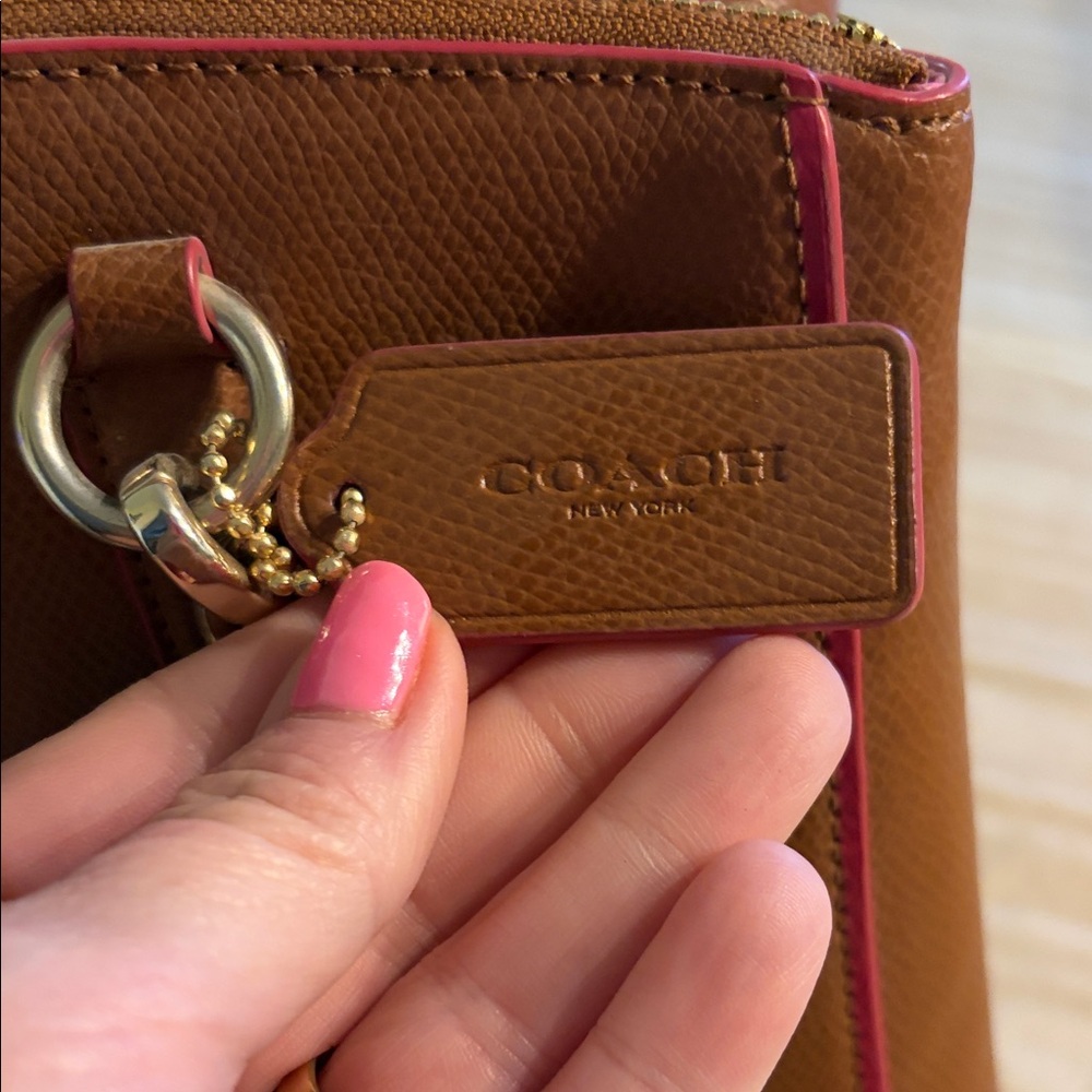 Coach Christie in cross grain leather Tan and Pink Shoulder Bag - Picture 3 of 16